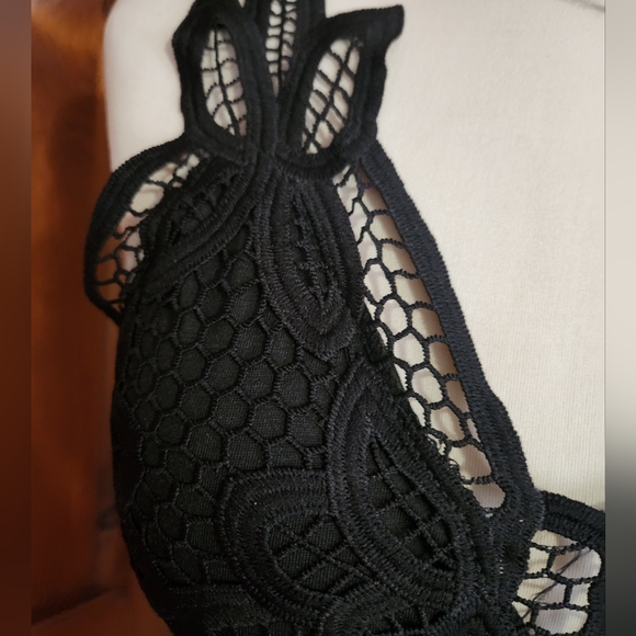 Black camisole - Picture 4 of 4